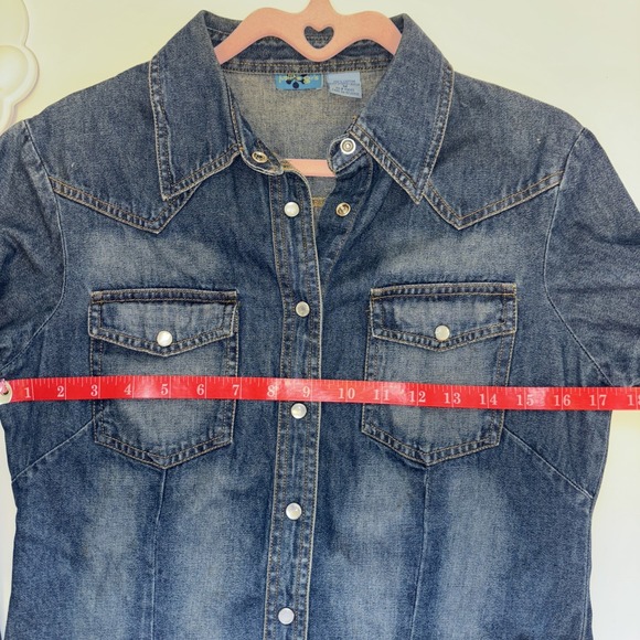 Just The Girls Denim Jean Shirt Top Women's Sz M Western Light Country Pearlsnap - Picture 7 of 8